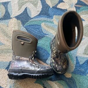 Bogs Kids Camo Rain & Snow Boots - Brown and Black